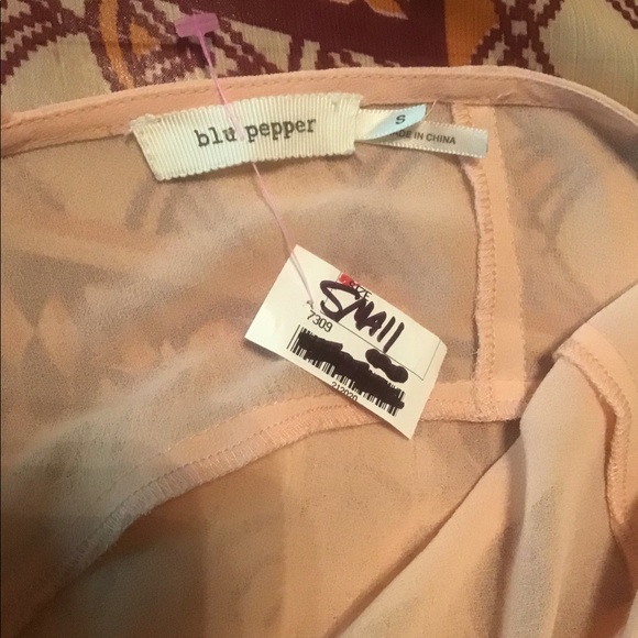 NWOT PINK BELL SLEEVE BLOUSE - Picture 8 of 8